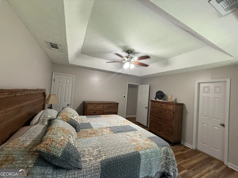 145 London LN Sharpsburg, GA 30277