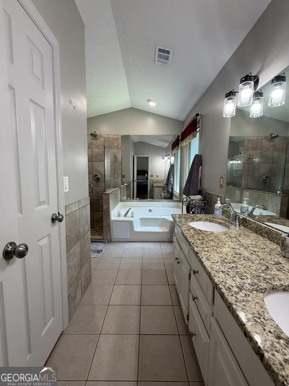 145 London LN Sharpsburg, GA 30277