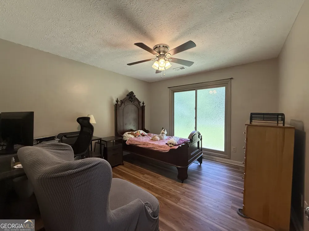145 London LN Sharpsburg, GA 30277