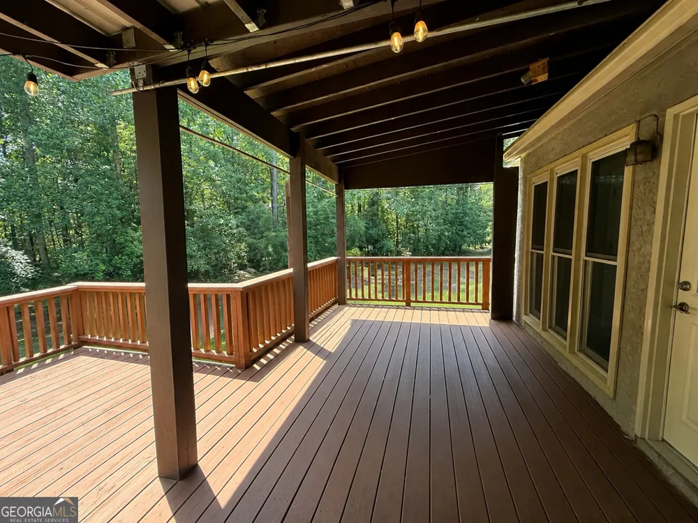145 London LN Sharpsburg, GA 30277