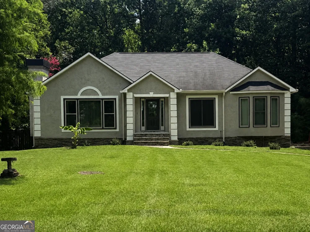 145 London LN Sharpsburg, GA 30277