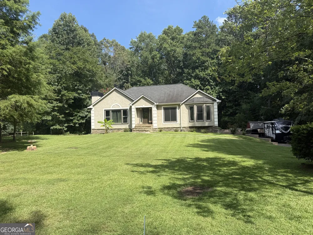 145 London LN Sharpsburg, GA 30277