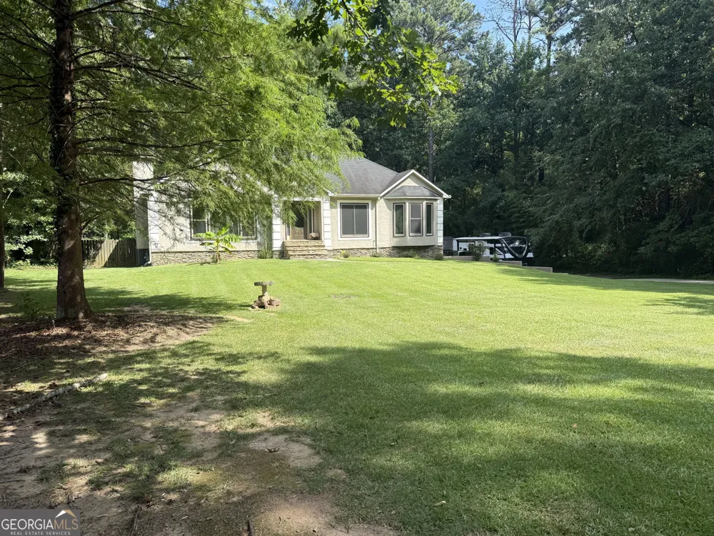 145 London LN Sharpsburg, GA 30277