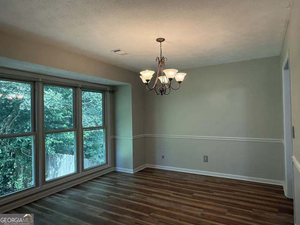 145 London LN Sharpsburg, GA 30277