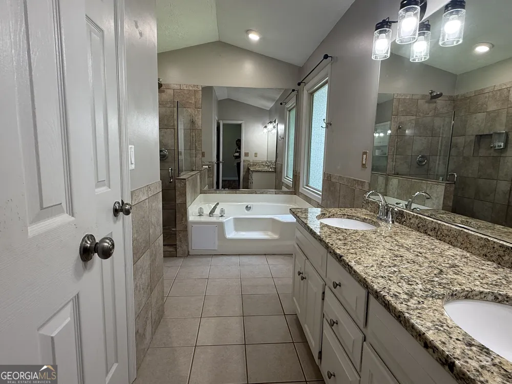 145 London LN Sharpsburg, GA 30277
