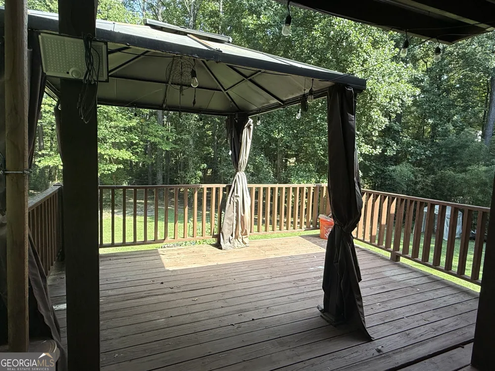 145 London LN Sharpsburg, GA 30277