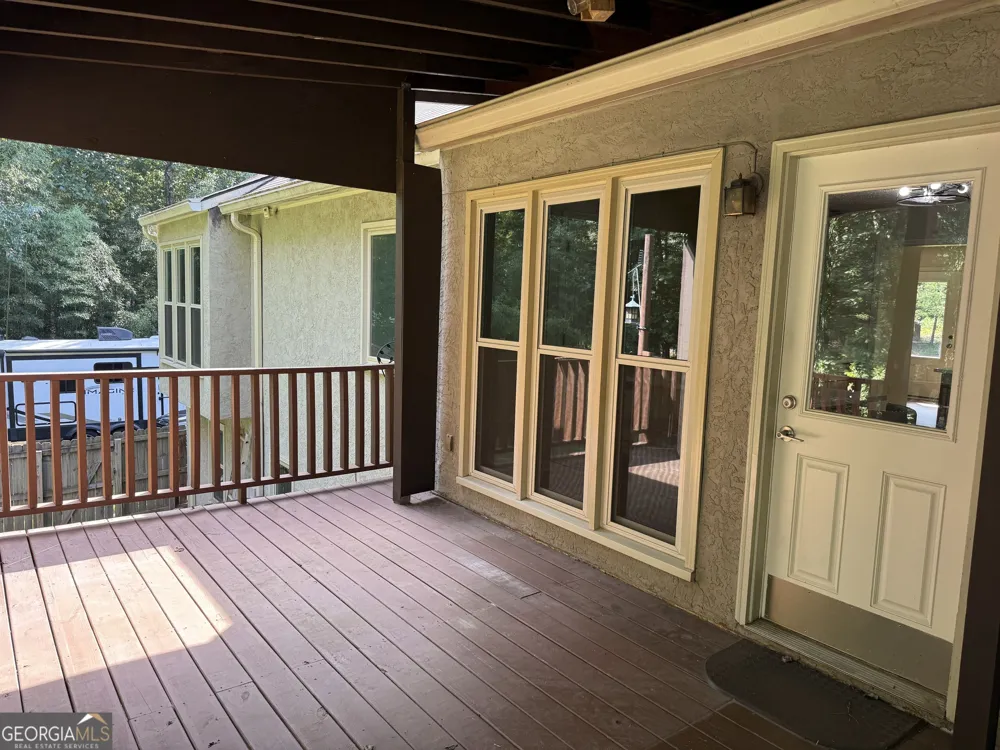 145 London LN Sharpsburg, GA 30277