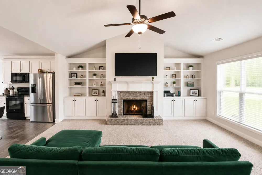 1374 Hardigree RD Winder, GA 30680