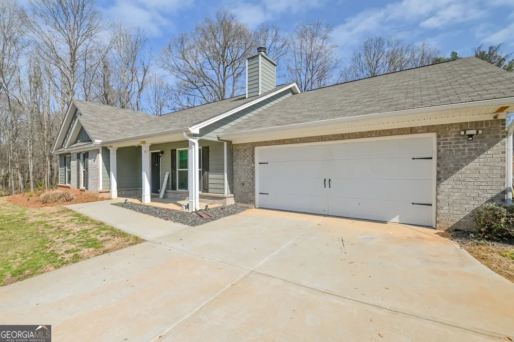 1374 Hardigree RD Winder, GA 30680