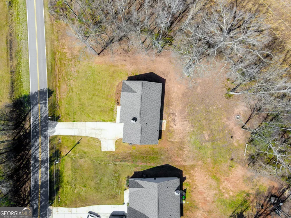 1374 Hardigree RD Winder, GA 30680