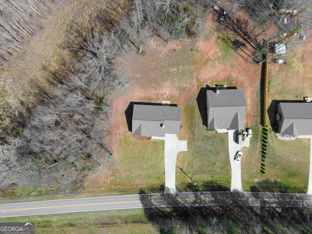 1374 Hardigree RD Winder, GA 30680