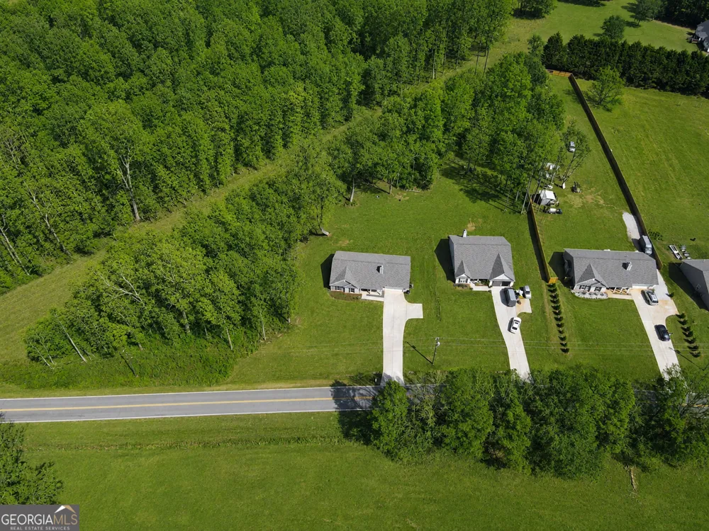1374 Hardigree RD Winder, GA 30680