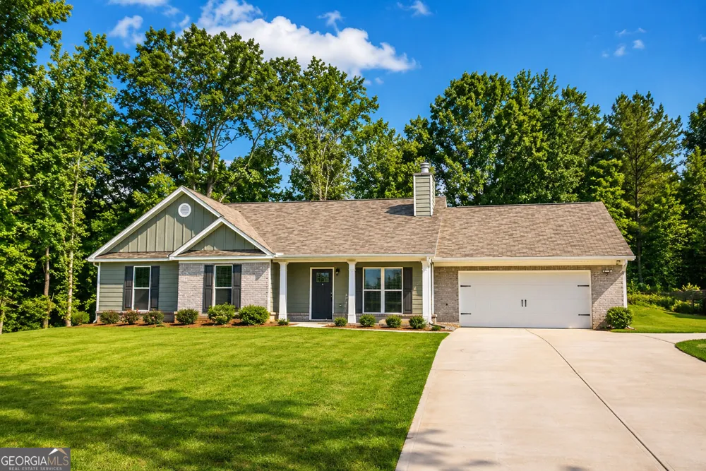 1374 Hardigree RD Winder, GA 30680