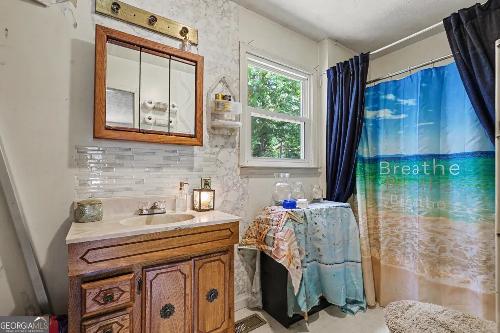 127 White ST Tallapoosa, GA 30176