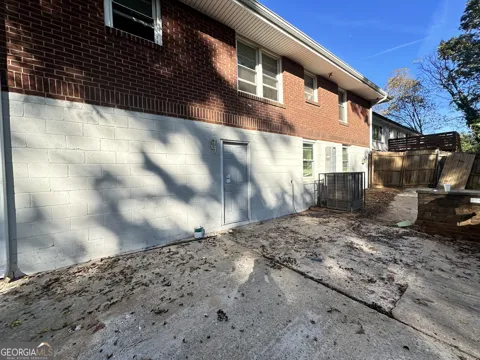 1865 Vicki LN SE