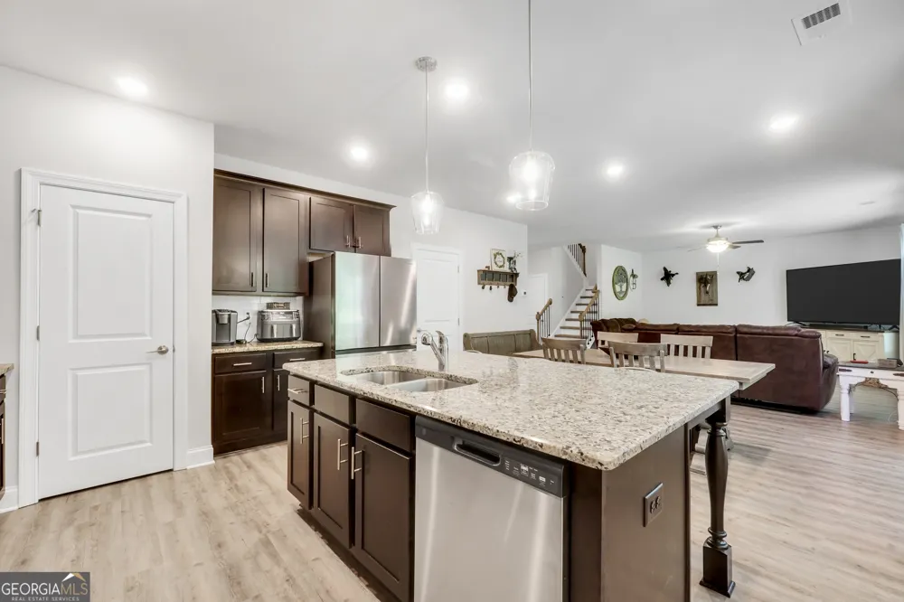 201 Cooper DR Mansfield, GA 30055