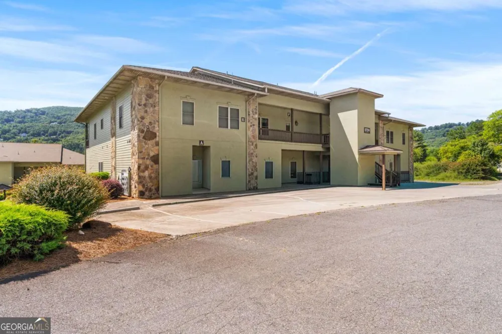 1724 Watercrest WAY Young Harris, GA 30582