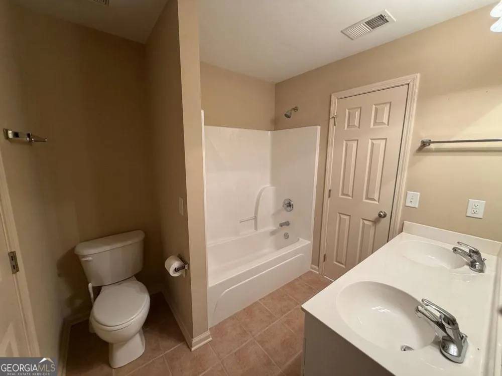 768 Laurel West LN Dacula, GA 30019