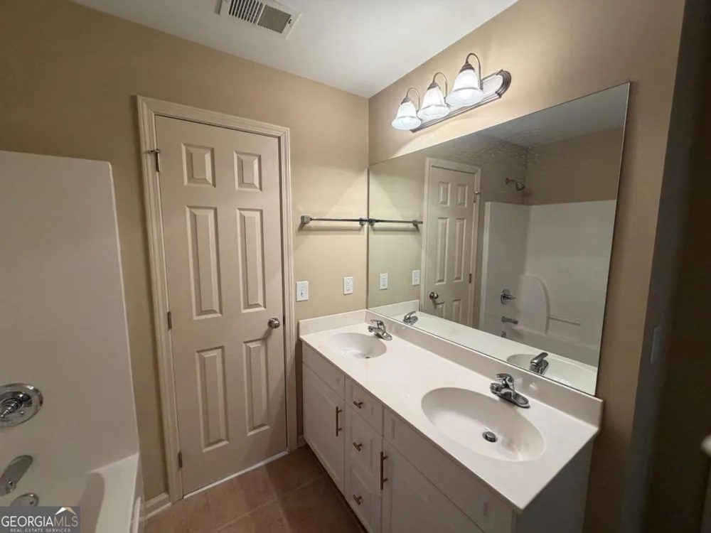 768 Laurel West LN Dacula, GA 30019