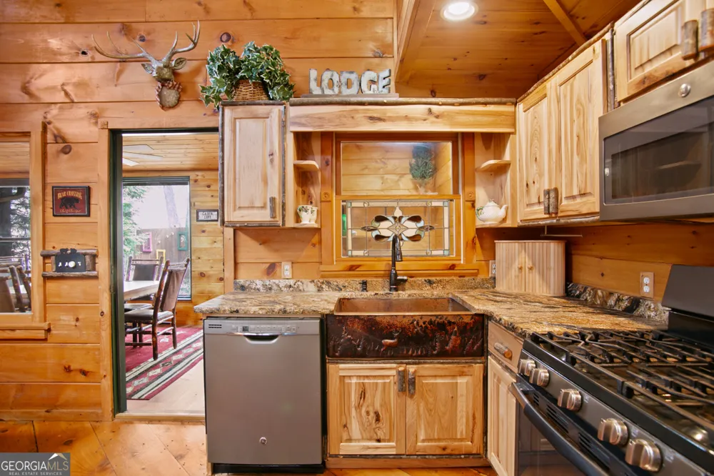 143 Kaely DR Mineral Bluff, GA 30559
