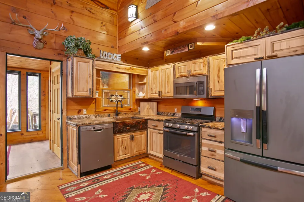 143 Kaely DR Mineral Bluff, GA 30559