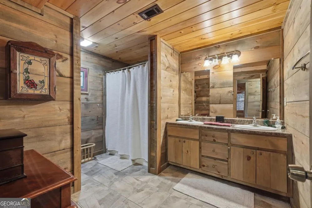 97 Fox Mountain Crossing RD Blue Ridge, GA 30513