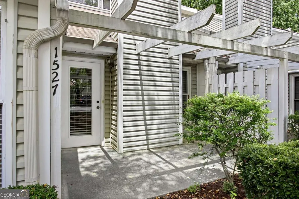 1527 Planters Ridge LN Alpharetta, GA 30004