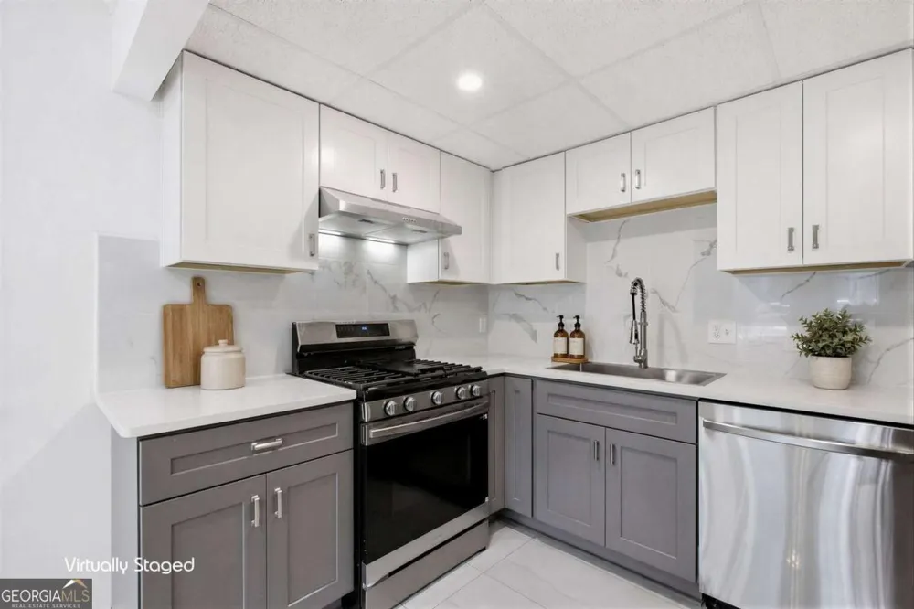 1527 Planters Ridge LN Alpharetta, GA 30004