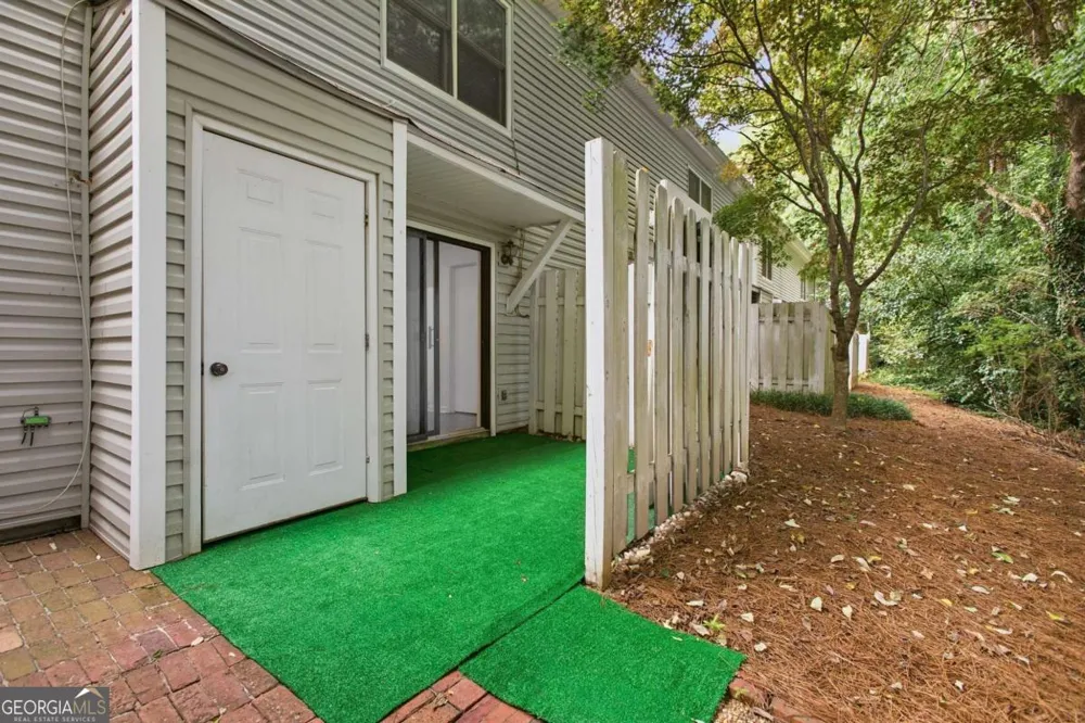 1527 Planters Ridge LN Alpharetta, GA 30004