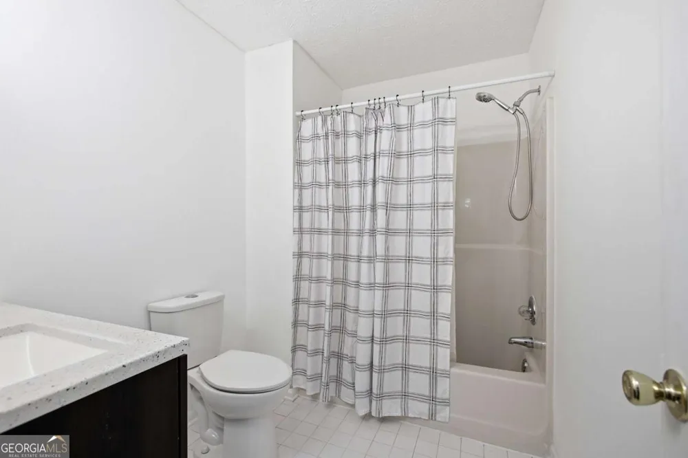 1527 Planters Ridge LN Alpharetta, GA 30004