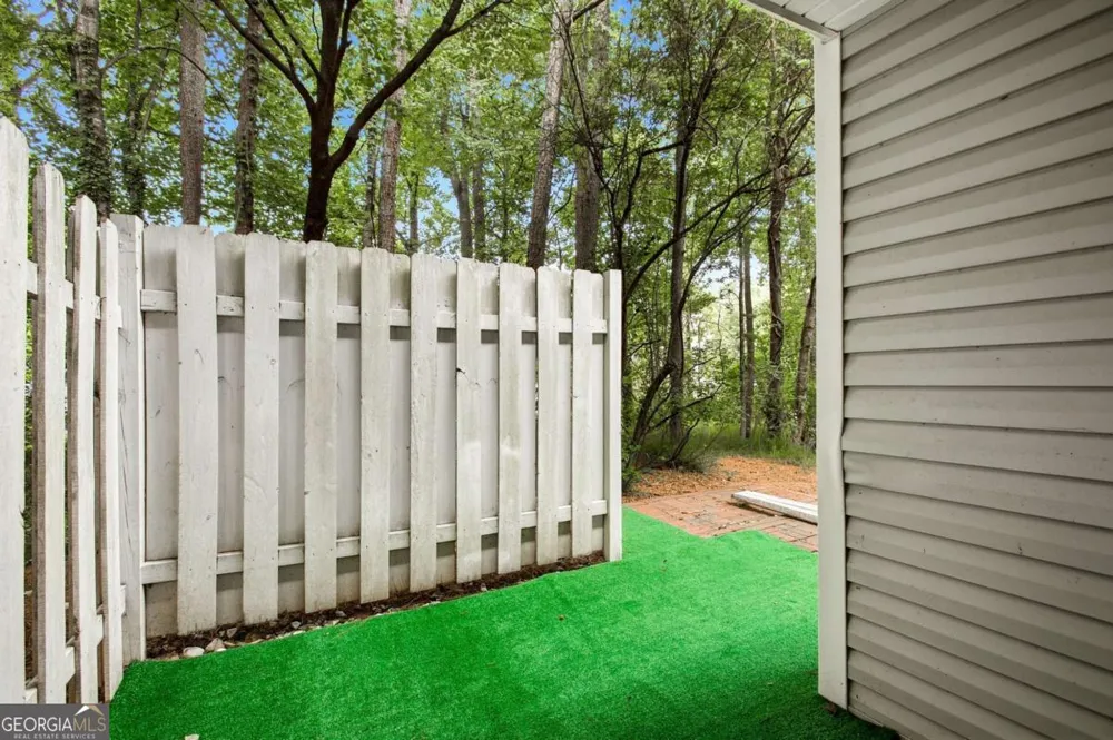 1527 Planters Ridge LN Alpharetta, GA 30004