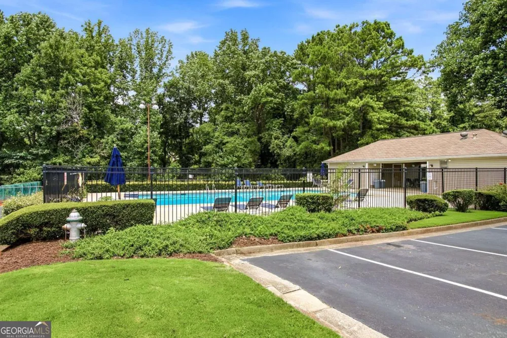 1527 Planters Ridge LN Alpharetta, GA 30004