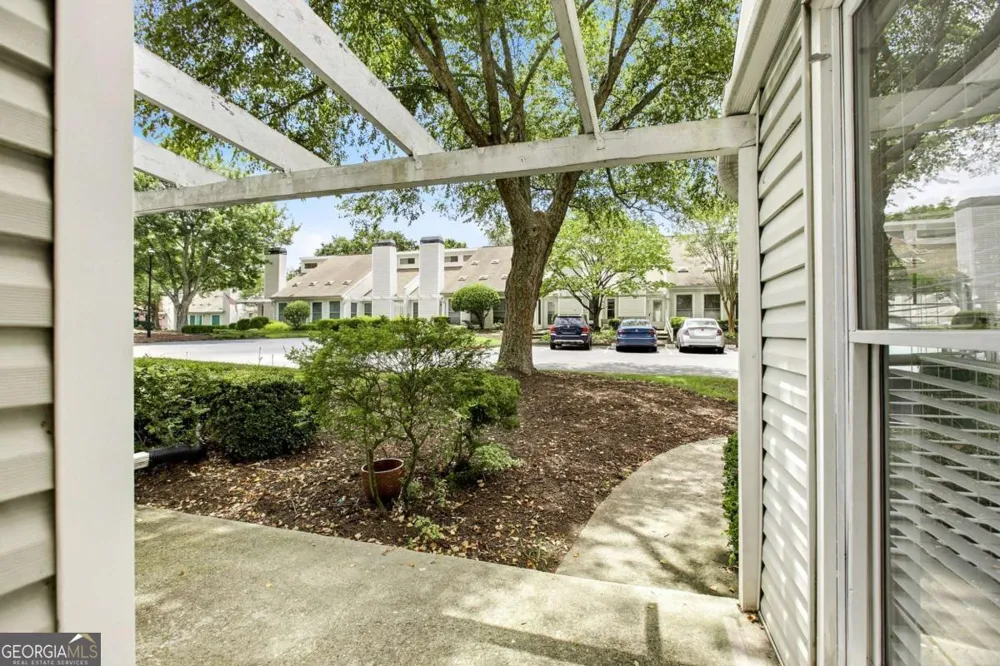 1527 Planters Ridge LN Alpharetta, GA 30004