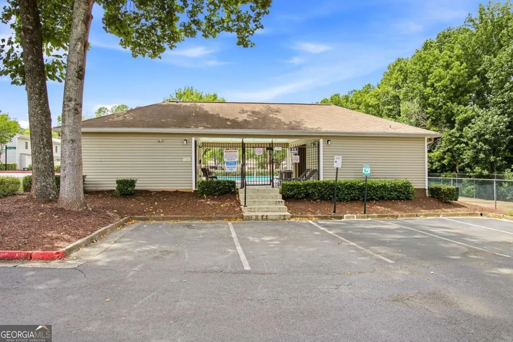 1527 Planters Ridge LN Alpharetta, GA 30004