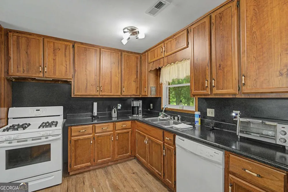 5512 Andrew DR SW Mableton, GA 30126