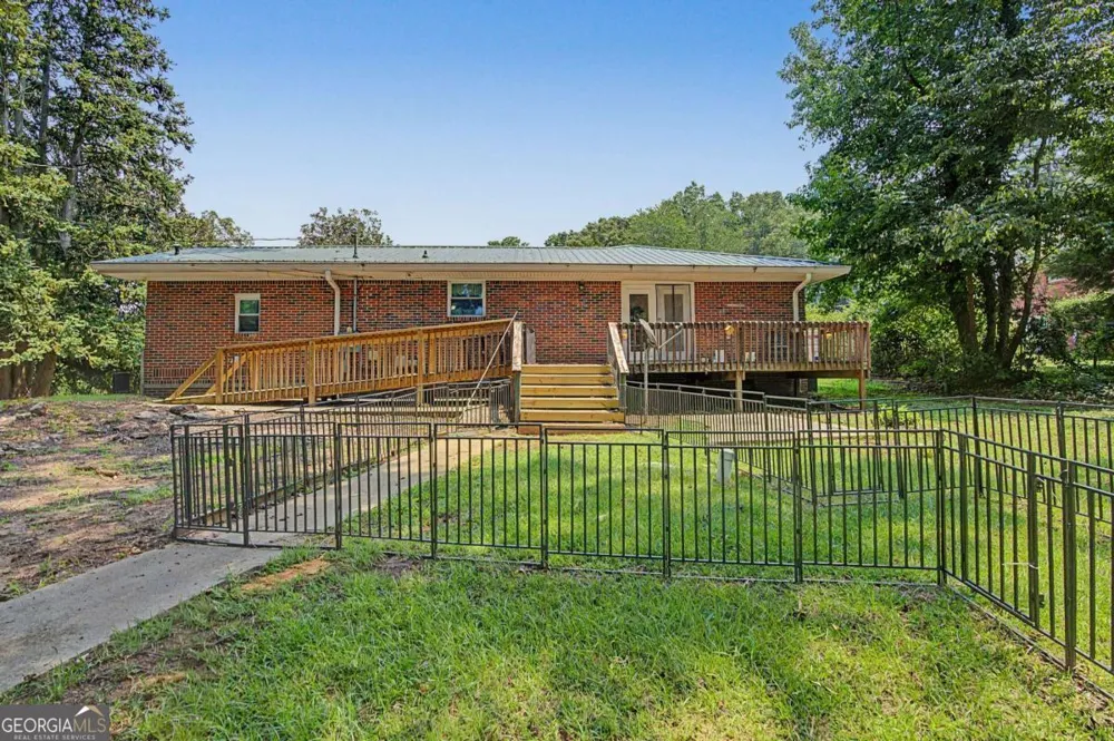5512 Andrew DR SW Mableton, GA 30126