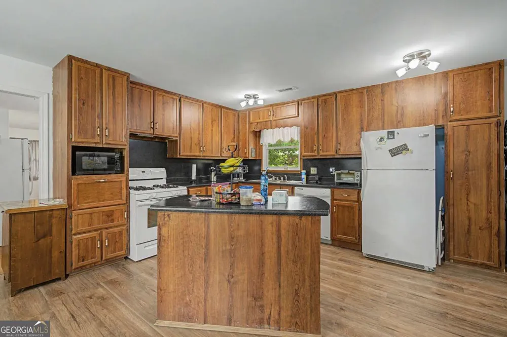 5512 Andrew DR SW Mableton, GA 30126