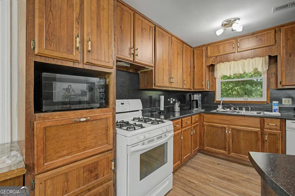 5512 Andrew DR SW Mableton, GA 30126