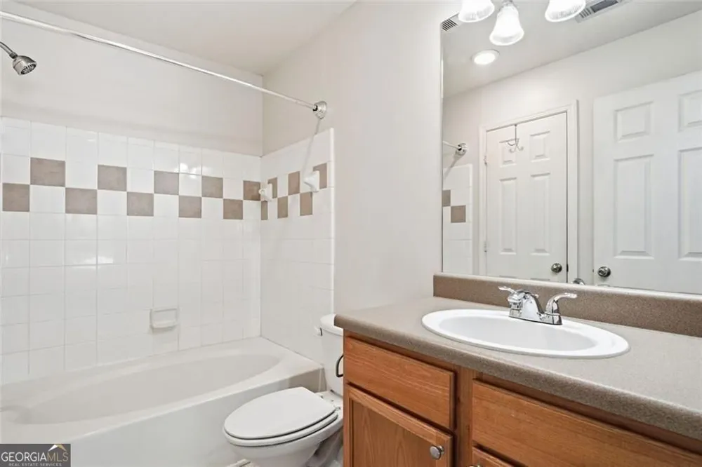 2086 Del Lago CIR Kennesaw, GA 30152