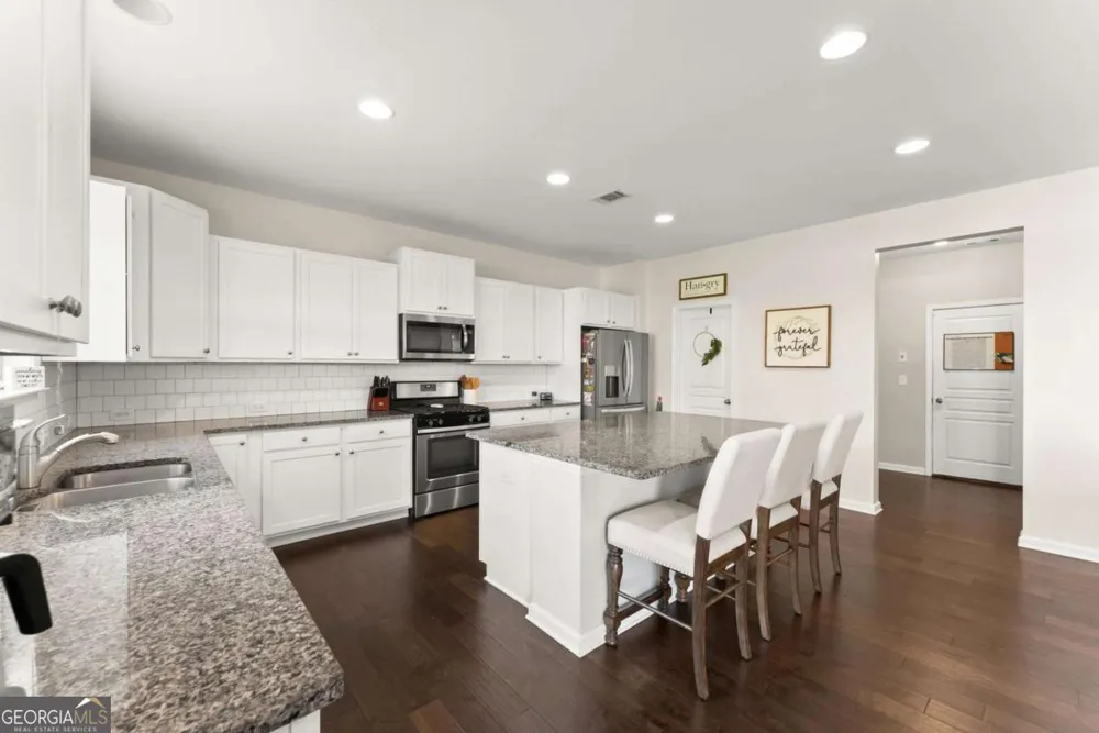 2064 Woodmarsh CIR Auburn, GA 30011