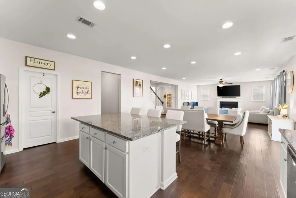 2064 Woodmarsh CIR Auburn, GA 30011