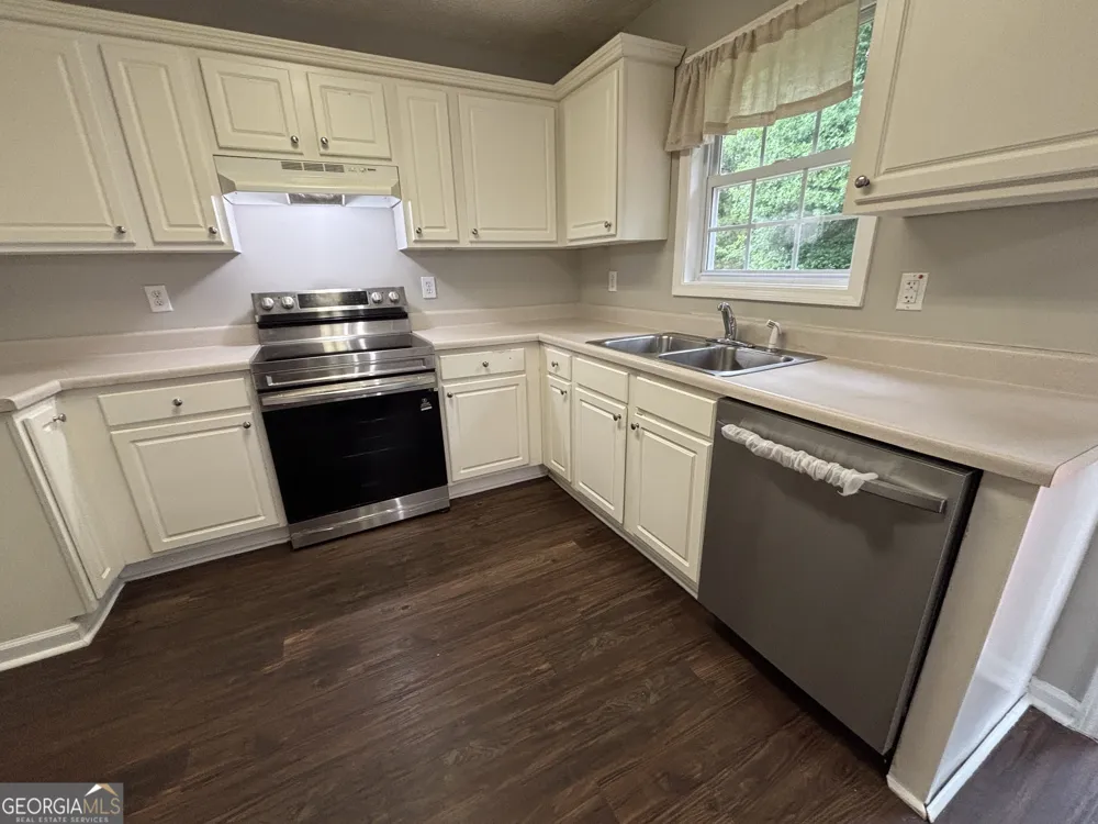 43 Canterbury DR Grantville, GA 30220