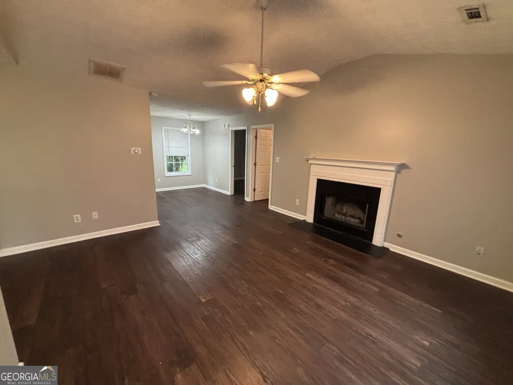 43 Canterbury DR Grantville, GA 30220