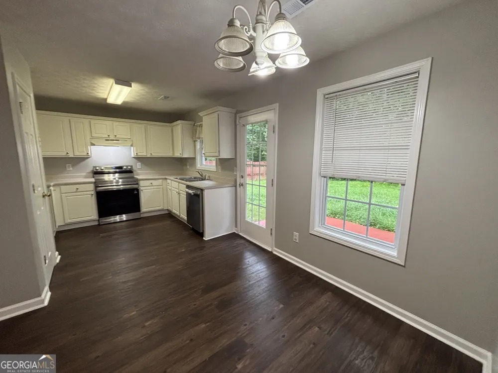 43 Canterbury DR Grantville, GA 30220