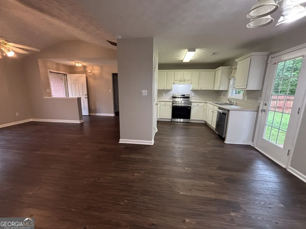 43 Canterbury DR Grantville, GA 30220