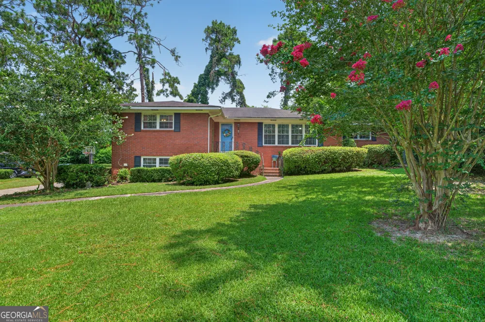1804 Danora DR Waycross, GA 31501