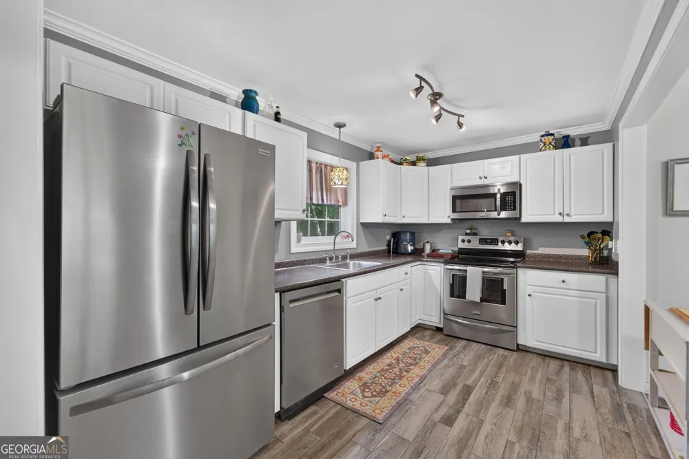 1804 Danora DR Waycross, GA 31501