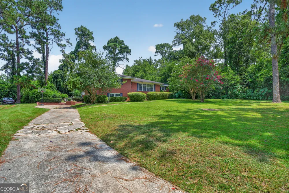 1804 Danora DR Waycross, GA 31501