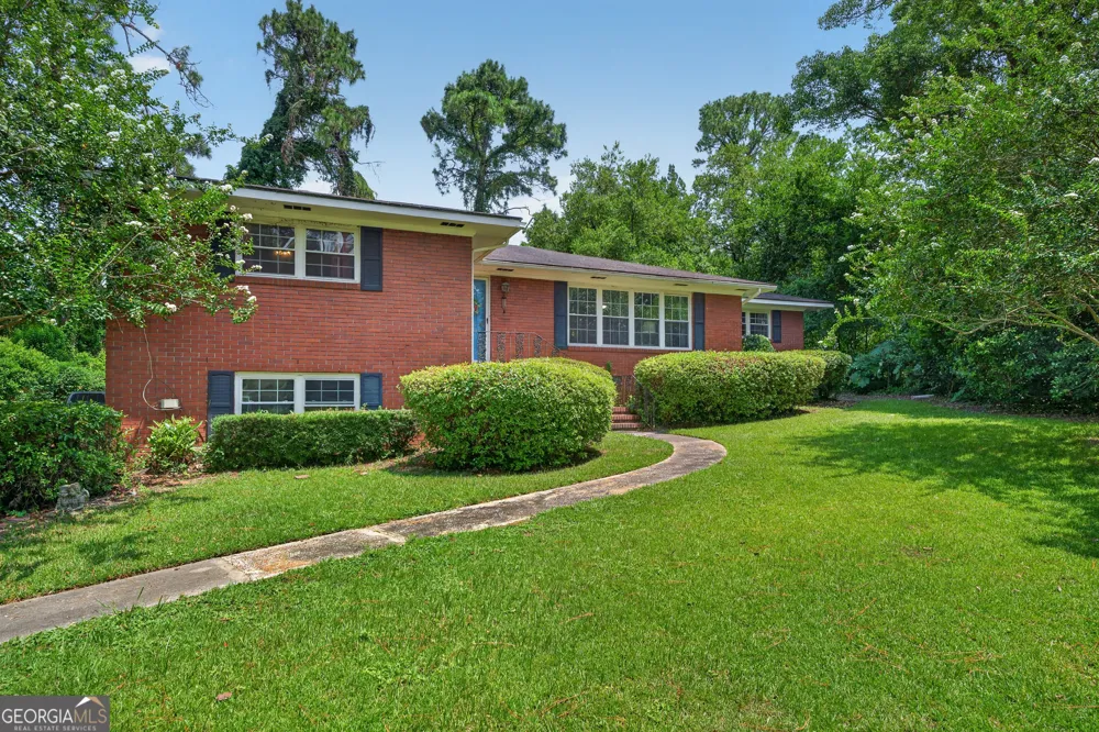 1804 Danora DR Waycross, GA 31501