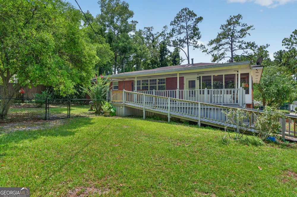1804 Danora DR Waycross, GA 31501